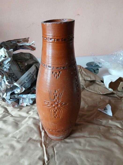 Чаши чинии и вази