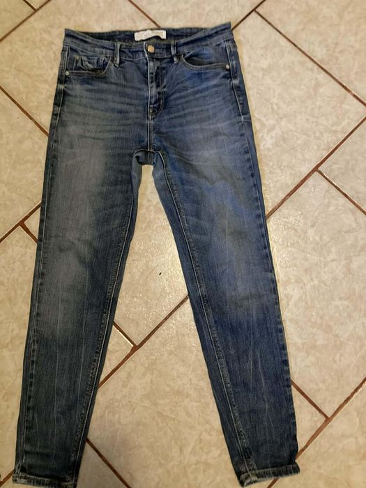 Blugi mărimea 38