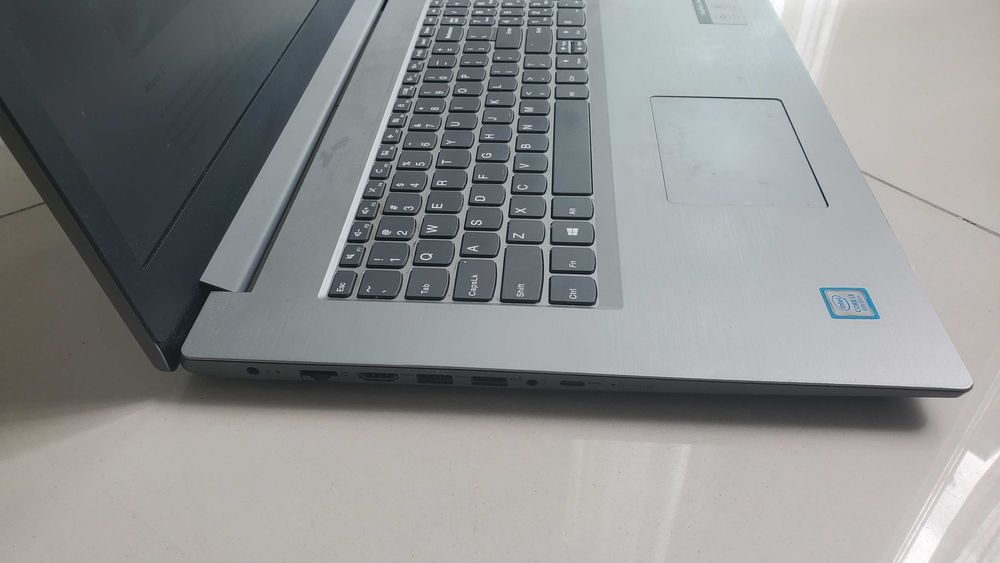 Лаптоп Леново 17 инча i3, SSD 500 gb, оригинален Window 11, като нов