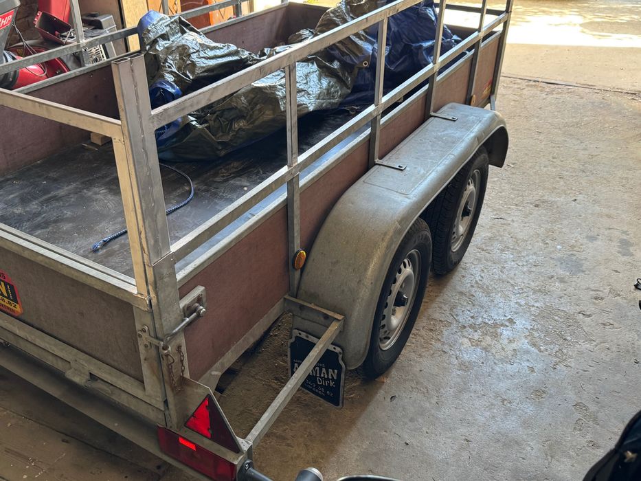 Auman двуосно ремарке 750кг