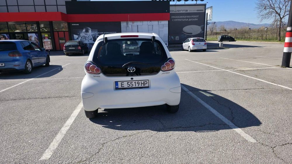 Toyota- Aygo  1000 кубика 2009г.