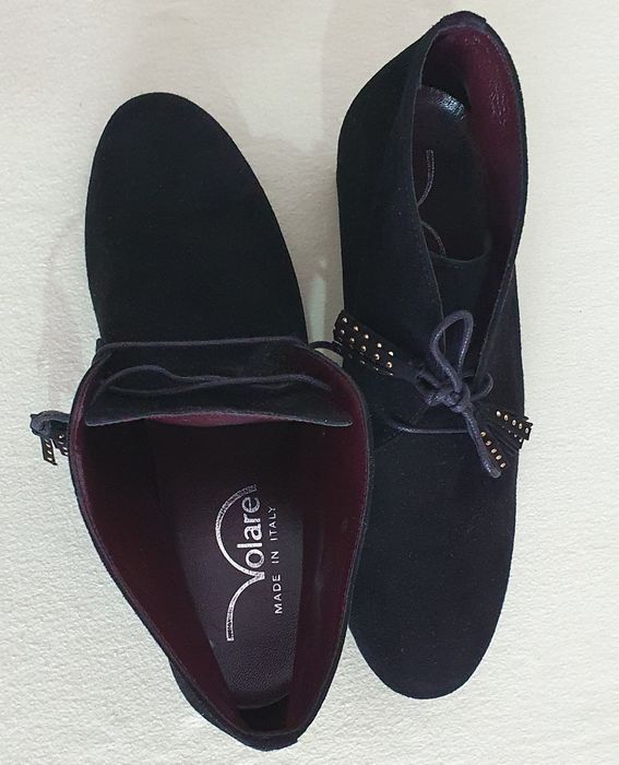 Vând  ghete damă  piele întoarsă.