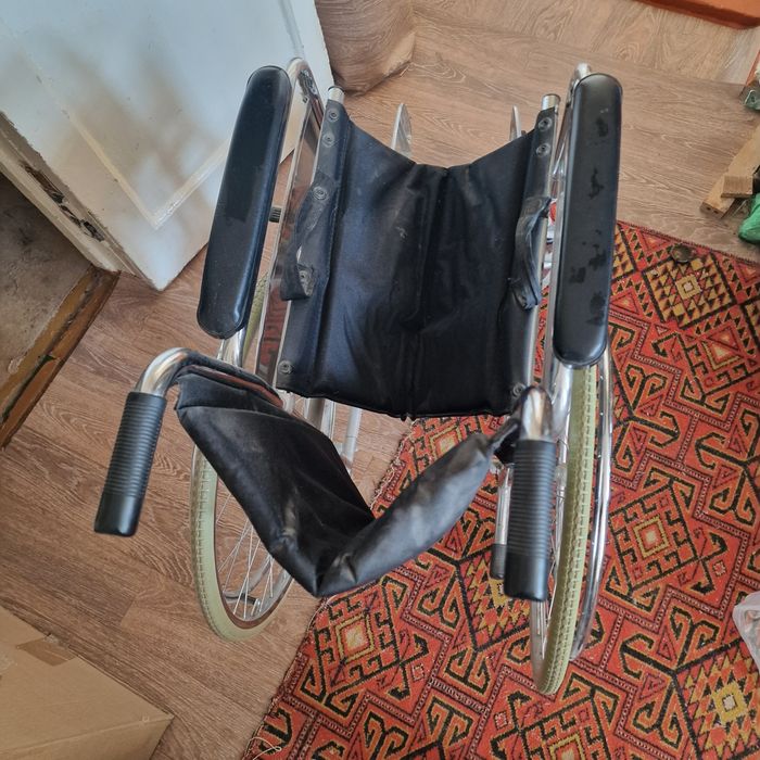 Инвалидное кресло