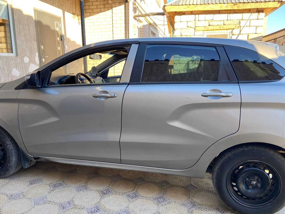 Машина lada x - ray