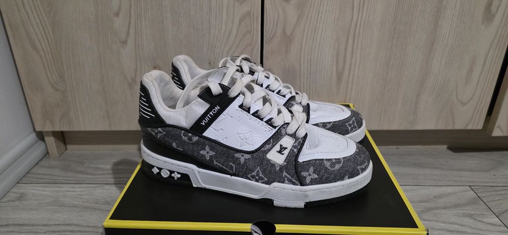 Adidasi Louis Vuitton