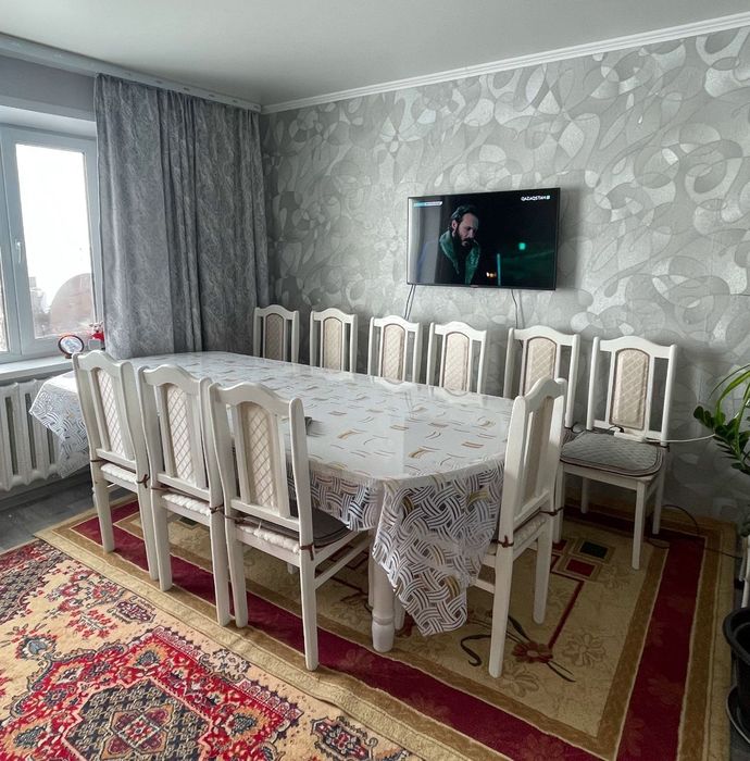 Продаётся стол и стулья
