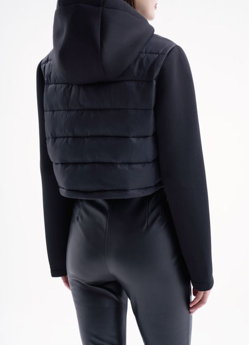 Укороченная куртка с капюшоном