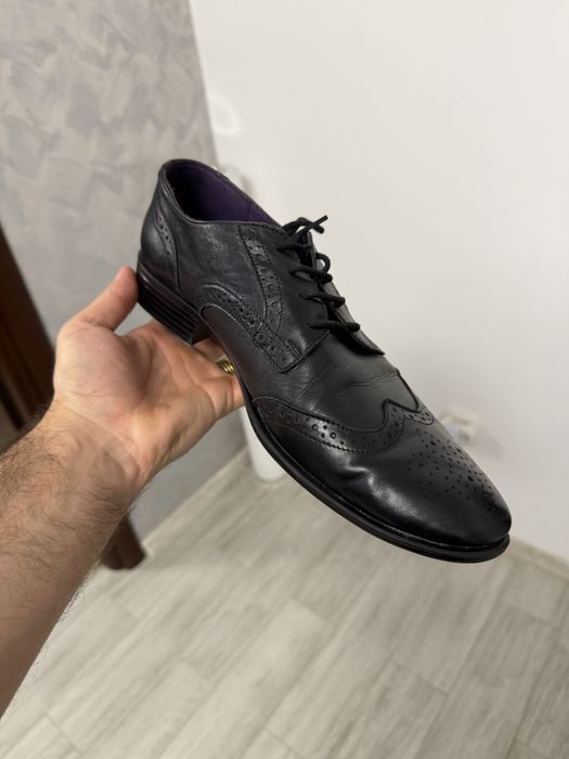Vând pantofi de piele marimea 42