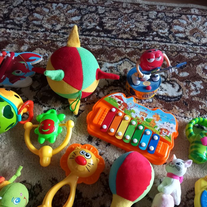 Лот играчки за бебе