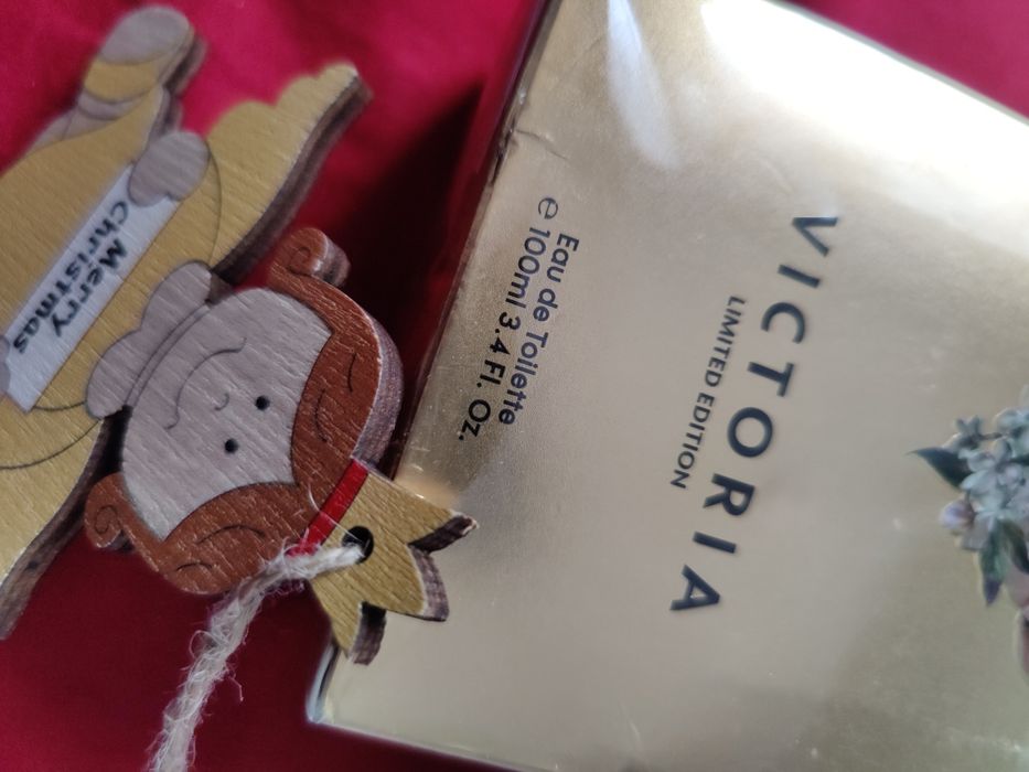 Apa de toaleta+ glob lemn