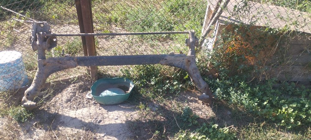 Продам заднию балку Ауди 80 б4