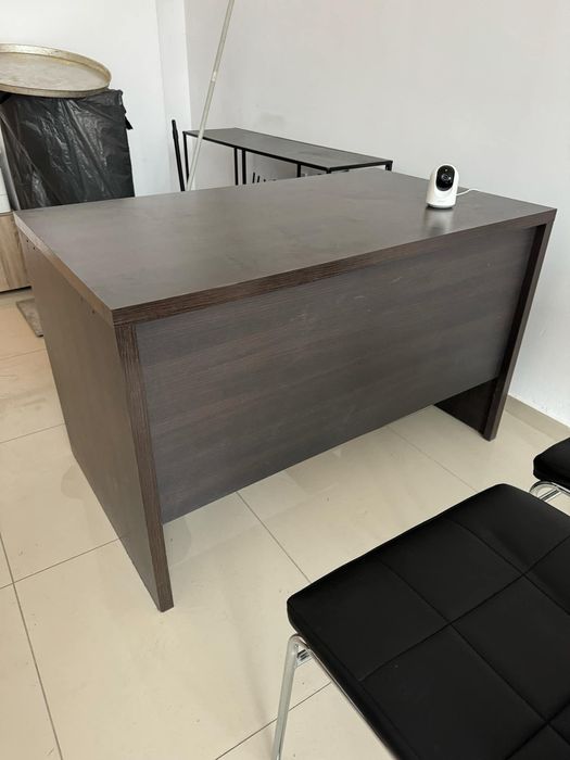 Офис оборудване {бюро,столове,секция}