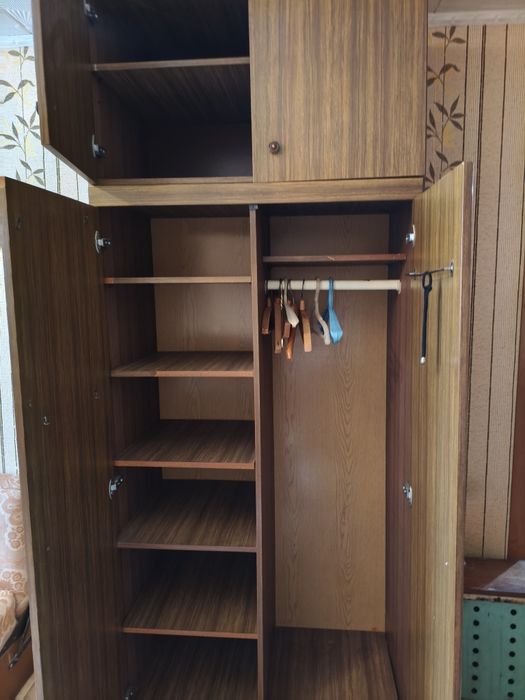 Шкаф,стол кухонный,стол с крыльями, стенка