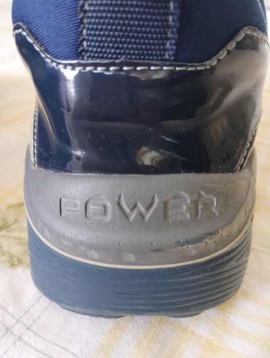 Затворена есенна обувка, малко обувана