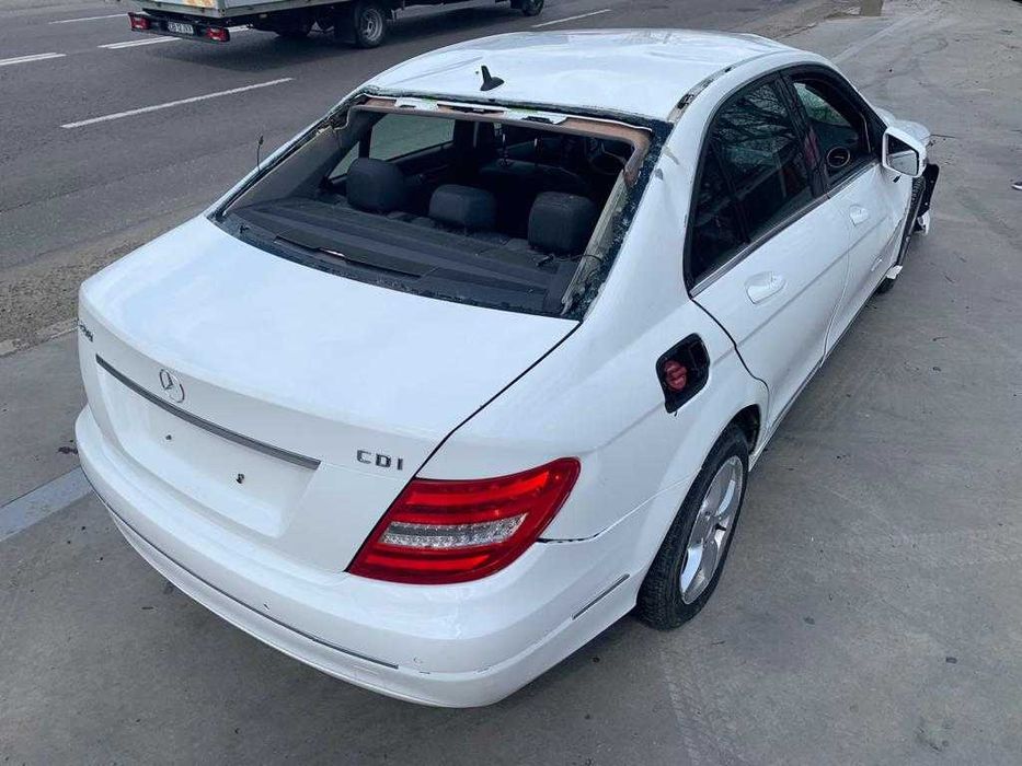 Dezmembrez mercedes c class w204 facelift/2.2 euro 5/60.000 km