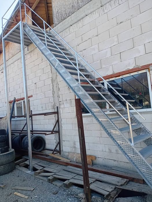 Scări zincate metalice