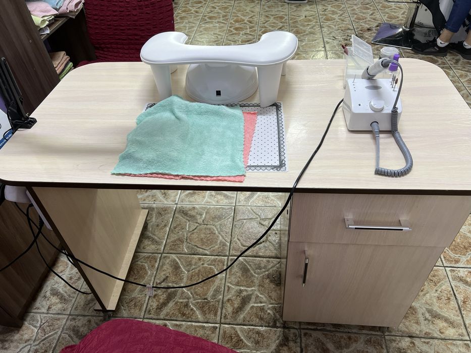 Продам стол для мастера маникюра