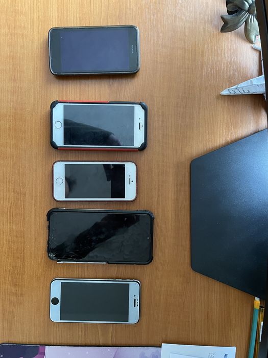 Telefoane pentru piesa