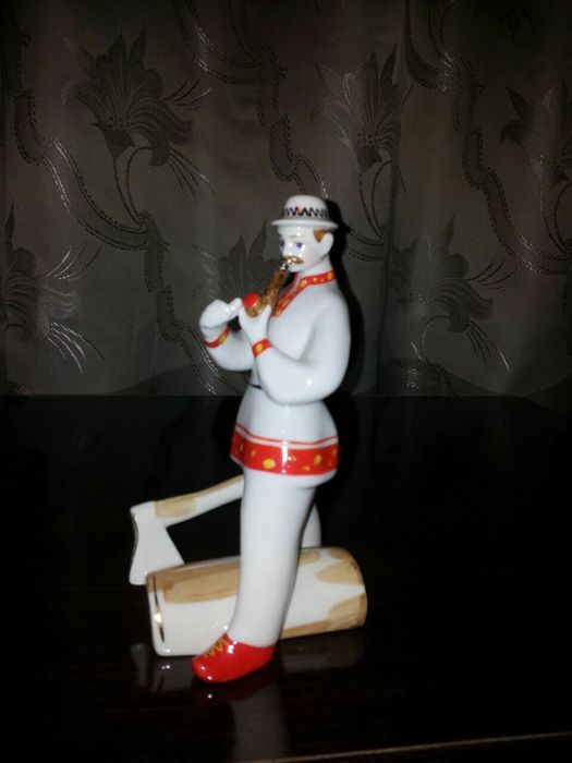 Продаются фарфоровые статуэтки