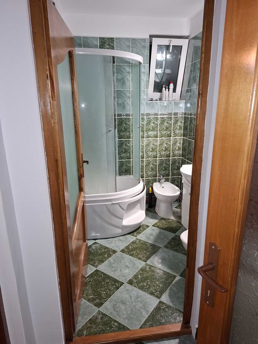 Inchiriez apartament 2 camere Caracal zona Gării