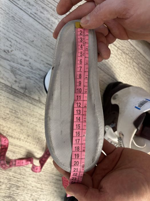 Продам лыжные ботинки детские