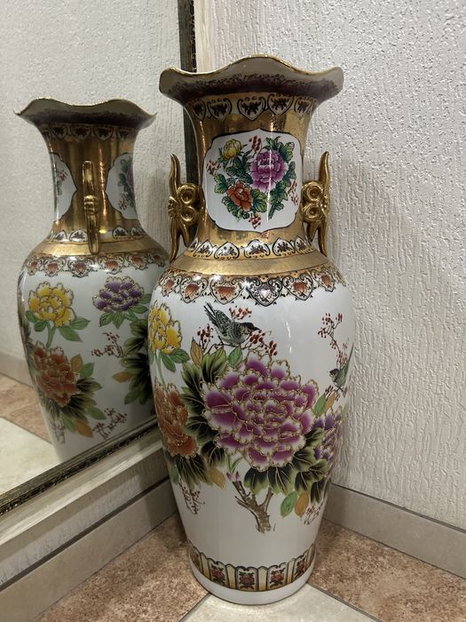 Вазы фарфоровые