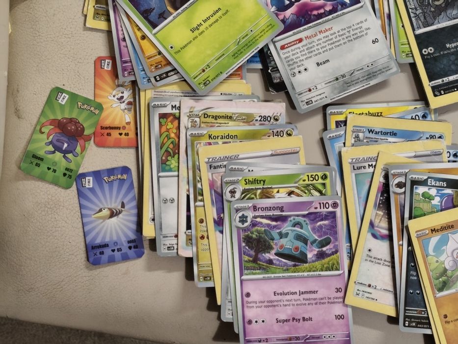 Оригинални  Pokemon карти 69 броя