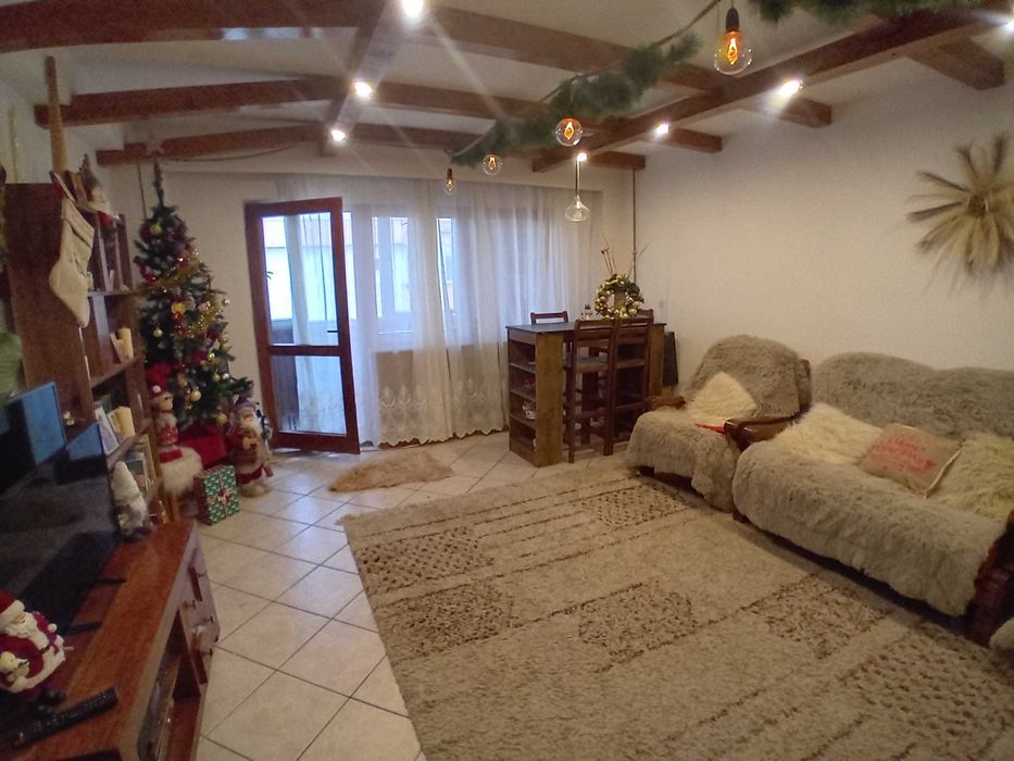 Apartament 4 camere, 103 mp totali, semineu, finisaje lemn masiv