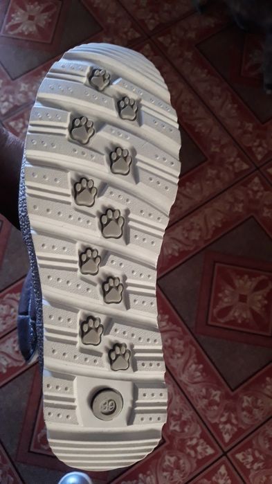 Продам новые сапожки-дутики