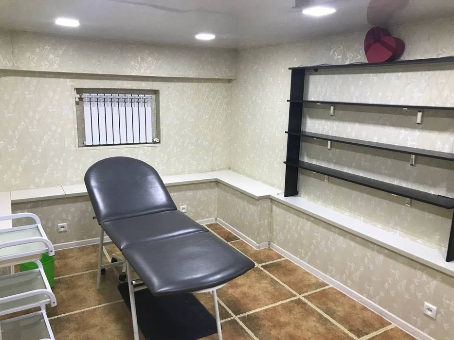 Продается нежилое помещение 46 КВ  с доходом 500 уе. Подвал, парковка.