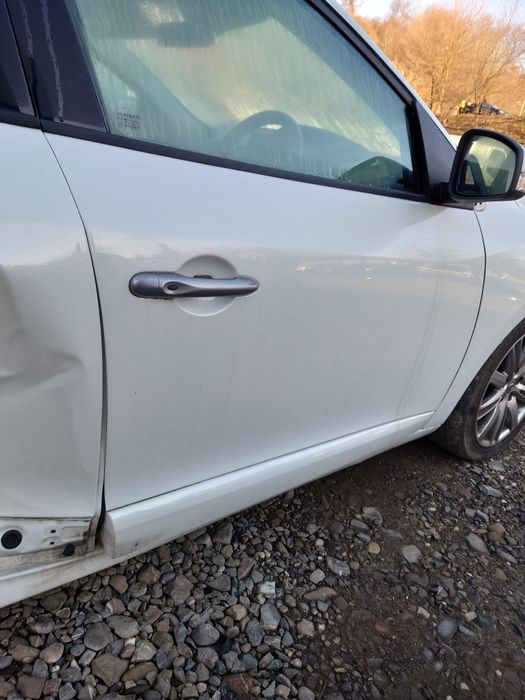 Ușa / portiera dreapta fata Renault Megane 3 alb perlat