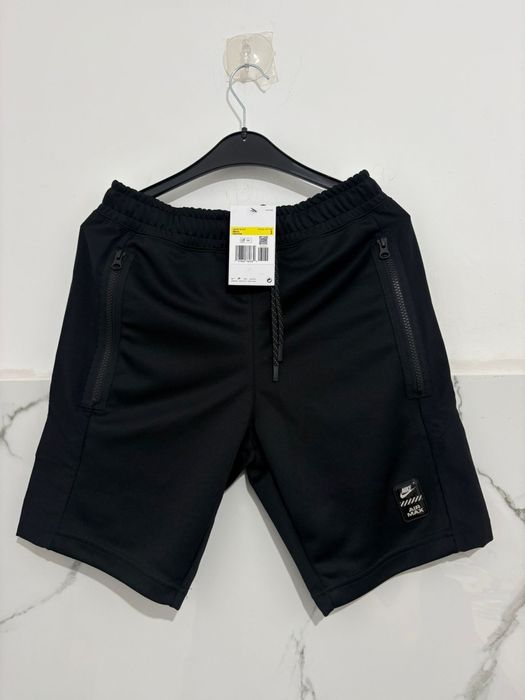 Nike - Air Max short