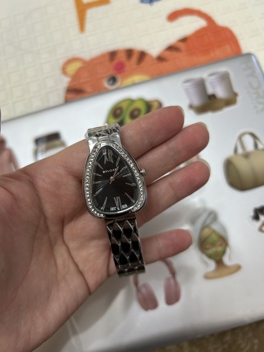 Наручные женские часы