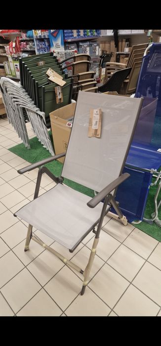 Vând 2 scaune  pliabile( 250 lei amândouă)