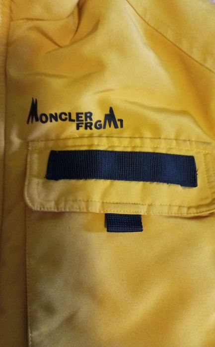 Пуховик Moncler жёлтый