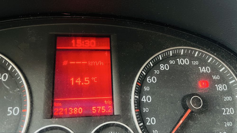 Vand 2200eur sau schimb cu benzina motor mic Vw Touran 2005 pornire mo