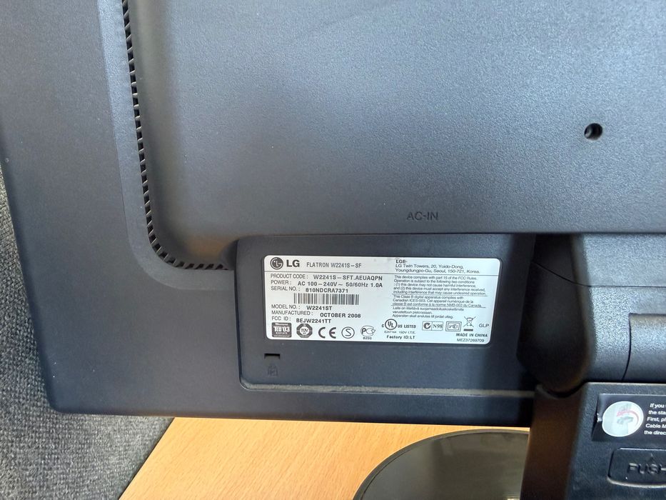 7 бр. настолни компютърни комплекта LG – монитор, клавиатура и мишка