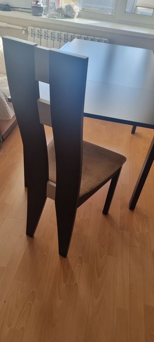 Продам комлект стол и  6 стульев.