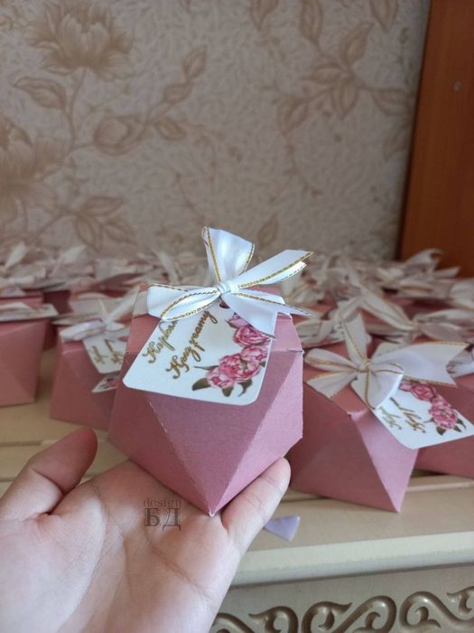 Бонбоньерки, Тойбастар