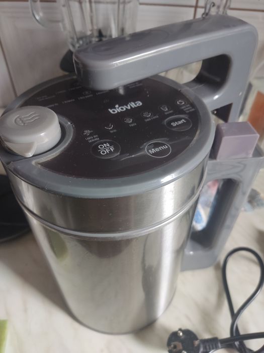 Aparat pentru preparat lapte vegetal și supe creme
