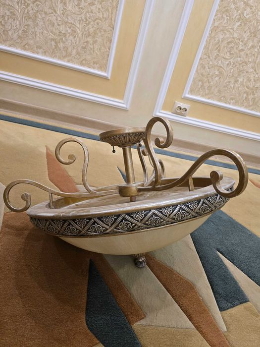 Люстра красивая солидная