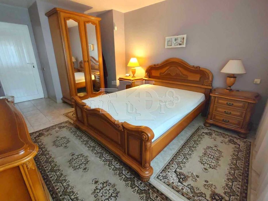Продава се Къща в Добрич, Дружба 1 - 410 кв.м за 561 €/кв.м - Снимка #5