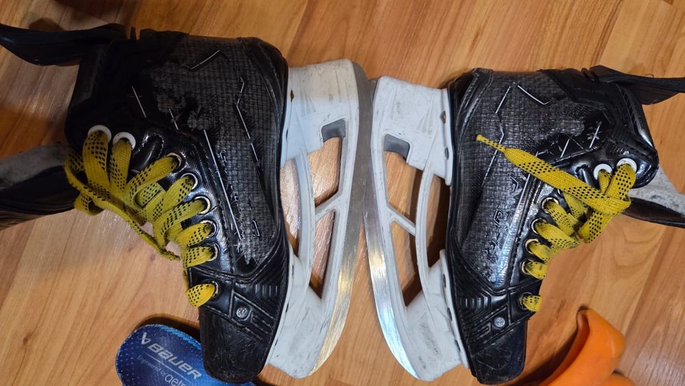 коньки bauer Supreme m5 pro 2.5 +стельки  bauer aetrex orthotics