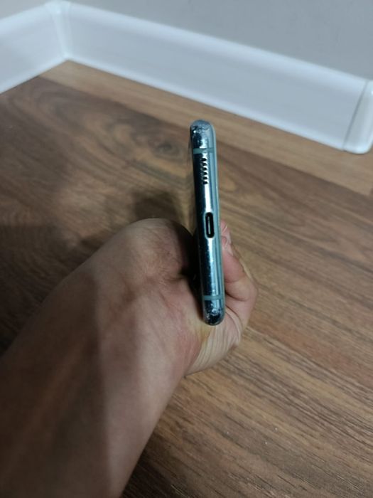 Samsung S20fe В хорошем состоянии