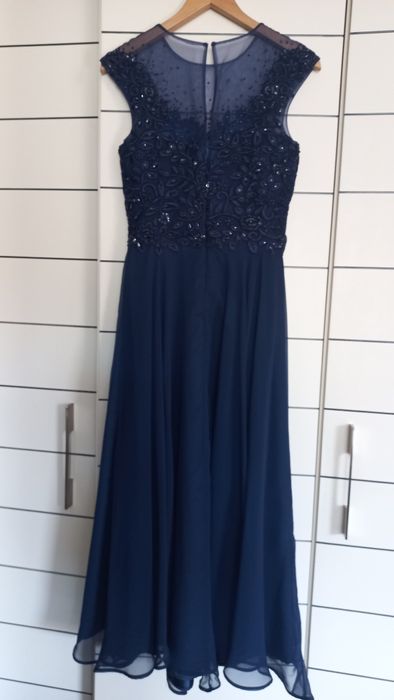 Официална рокля.