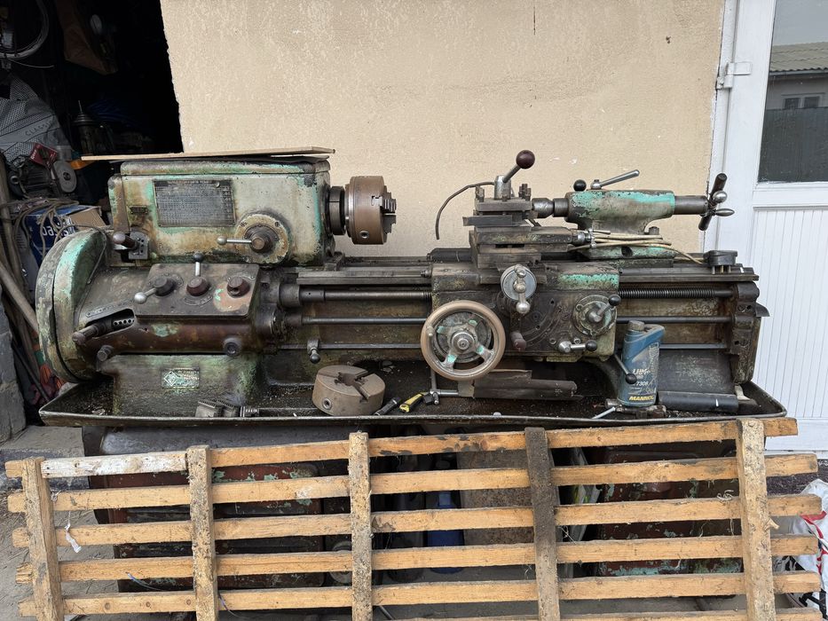 Токарный станок