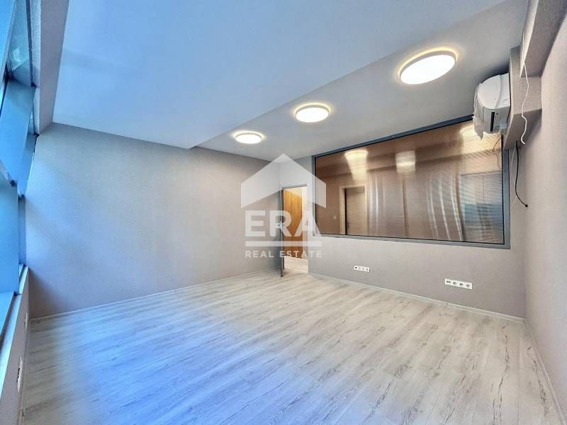 Дава се под наем Офис в София, Център - 171 кв.м за 2565 € - Снимка #5