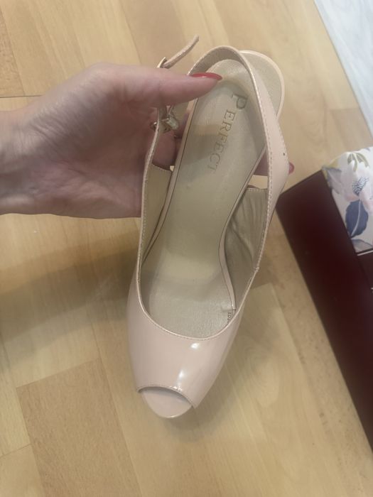 Туфли на высоком каблуке