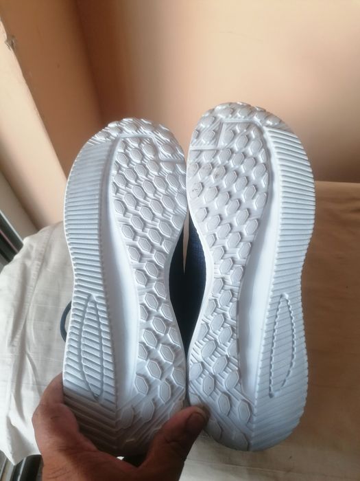 Adidași ușori UK