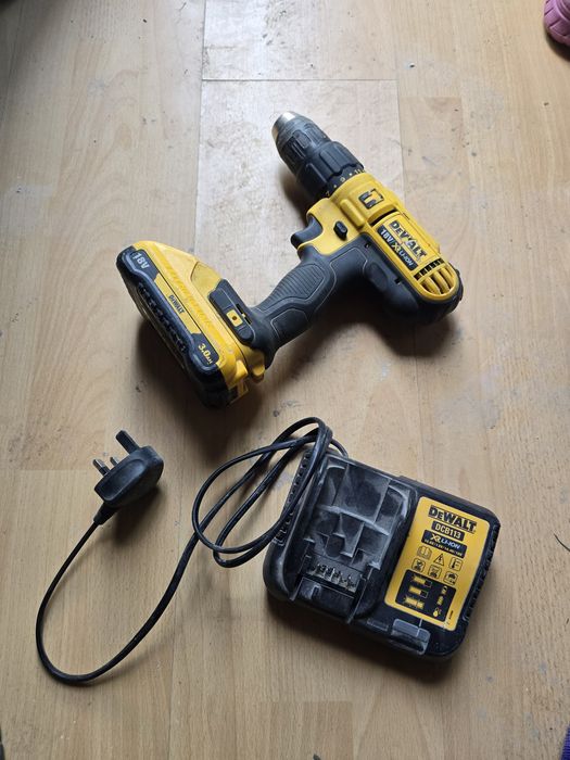 Vand filetanta  DeWalt DCD776